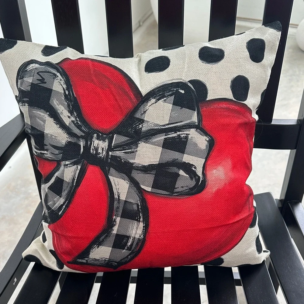 🌸NEW Valentines Red and Black Bow Holiday Pillow Case.